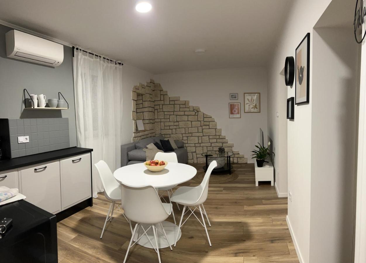 Cinderella Apartment With Free Parking Pula Exterior foto